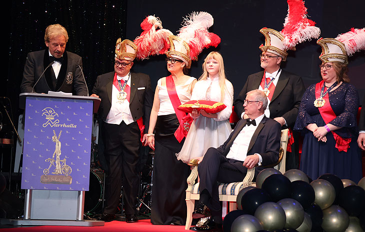Laudatio Thomas Gottschalk für Günther Jauch bei der Ordenverleihung am 08.02.2025 im Deutschen Theater (©Foto: Martin Schmitz)